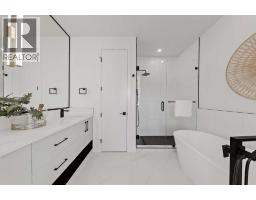 8134 47 Avenue NW - photo 31