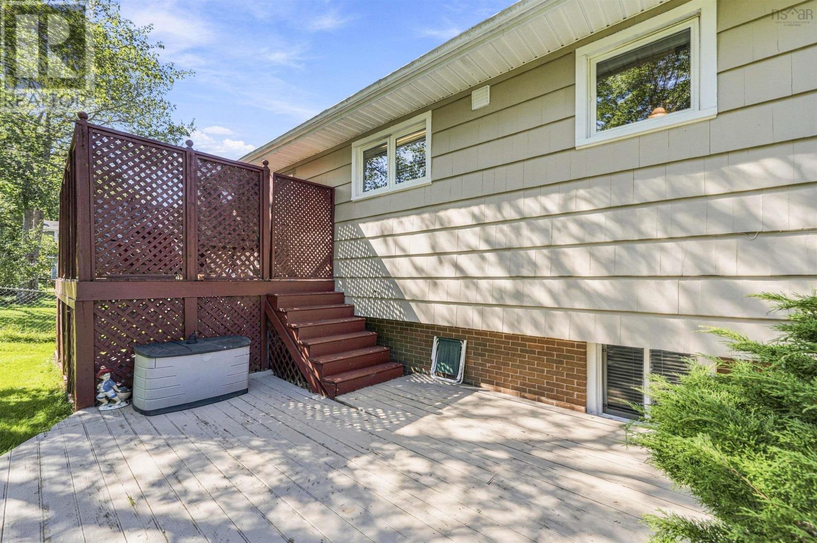 Property 37 of 50 of 18 Northcliffe Lane