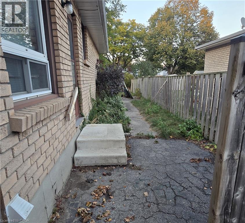 11 DEBBY Crescent - 23