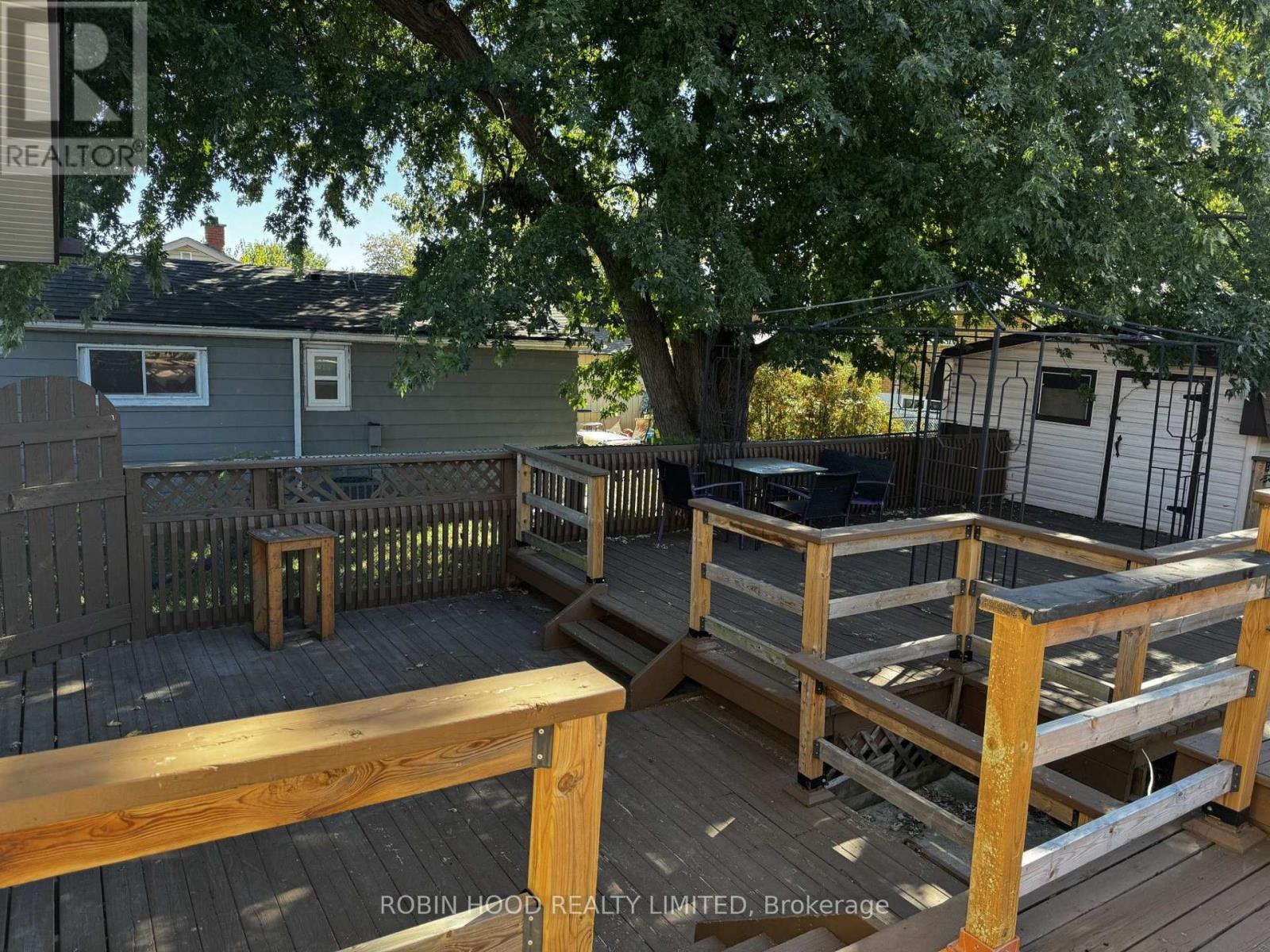 542 Mohawk Road East — photo 18