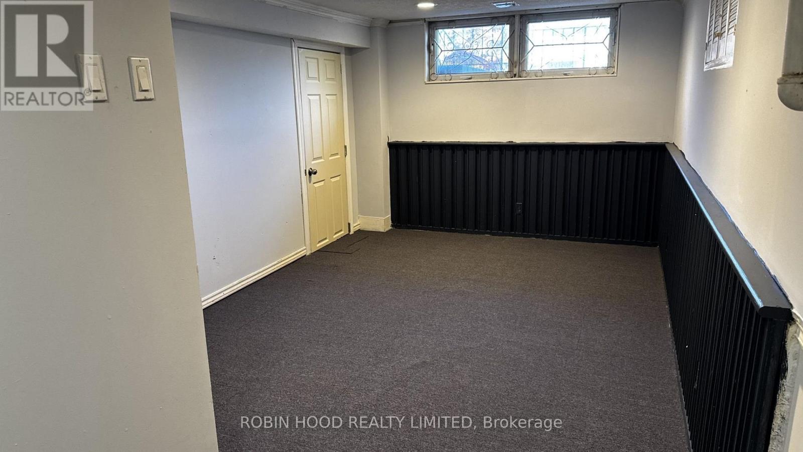 542 Mohawk Road East — photo 22