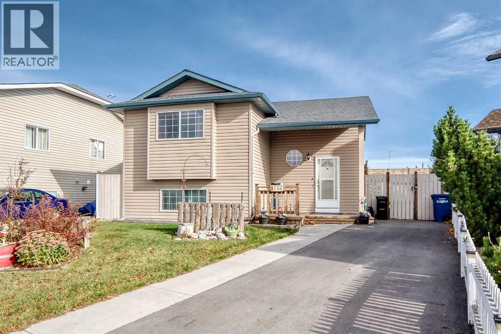 106 Elizabeth Way SE - 1
