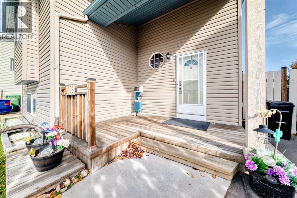 106 Elizabeth Way SE - 2