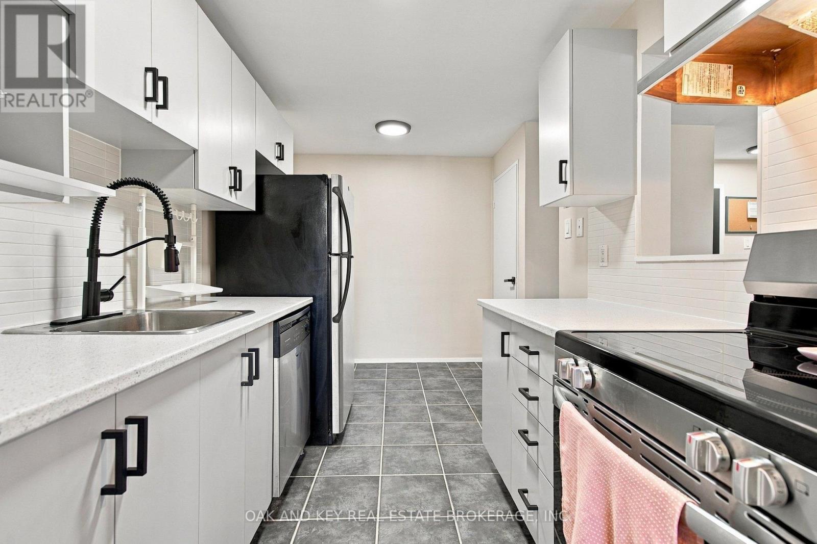 931 Wonderland Road South — photo 17
