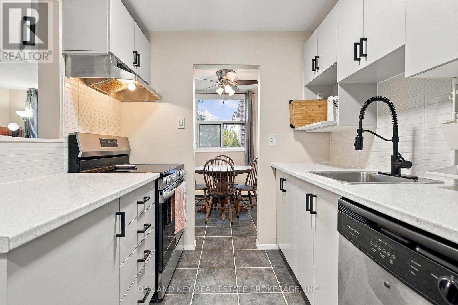 931 Wonderland Road South — photo 19