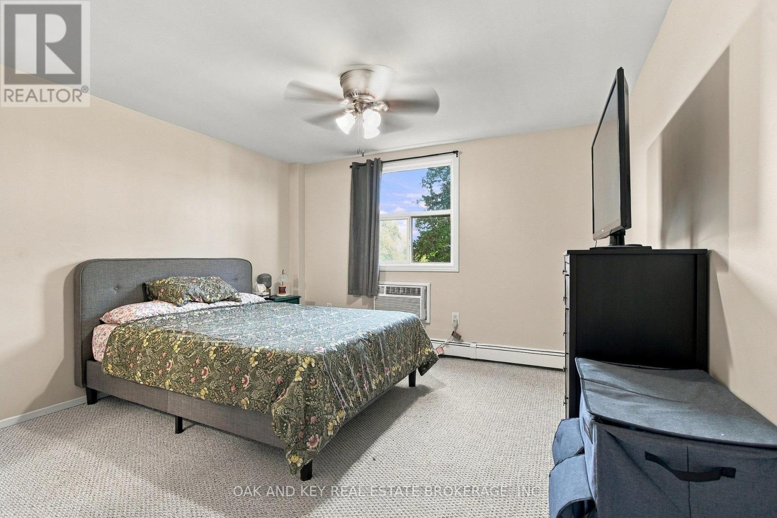 931 Wonderland Road South — photo 23