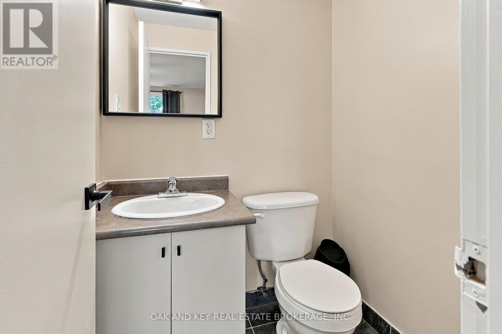 931 Wonderland Road South — photo 25