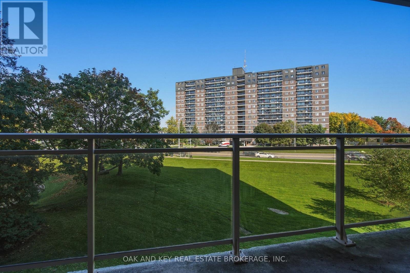 931 Wonderland Road South — photo 32