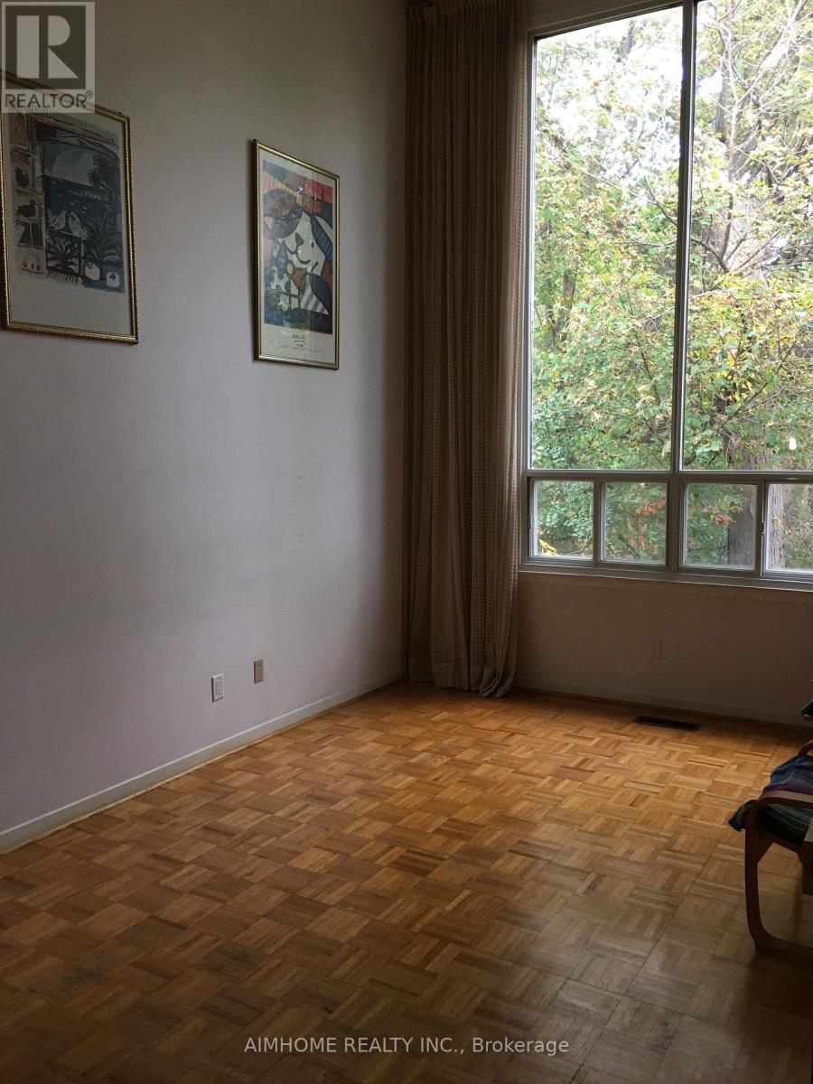 29 Snowshoe Crescent — photo 8