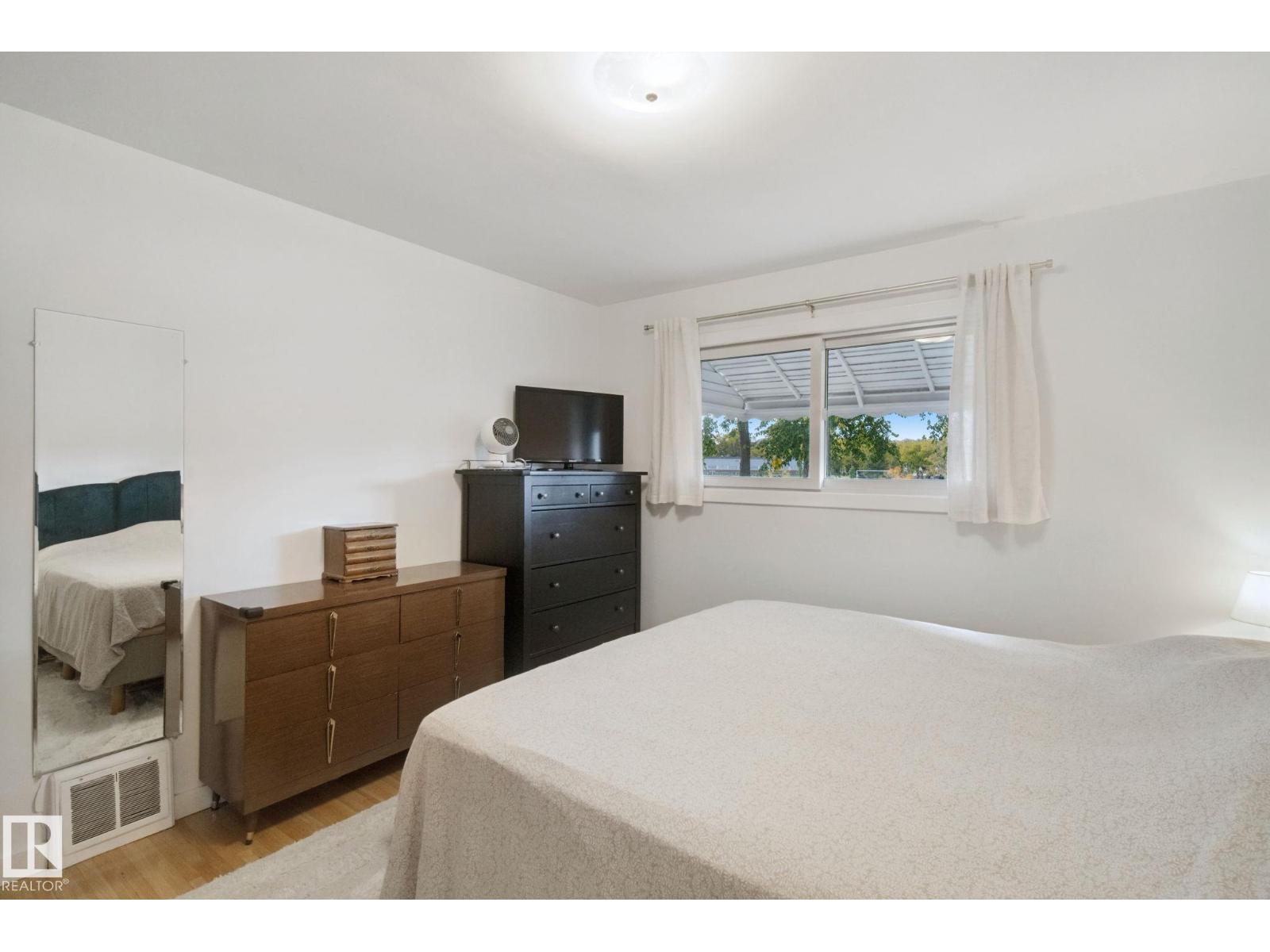 11639 134 ST NW - 17
