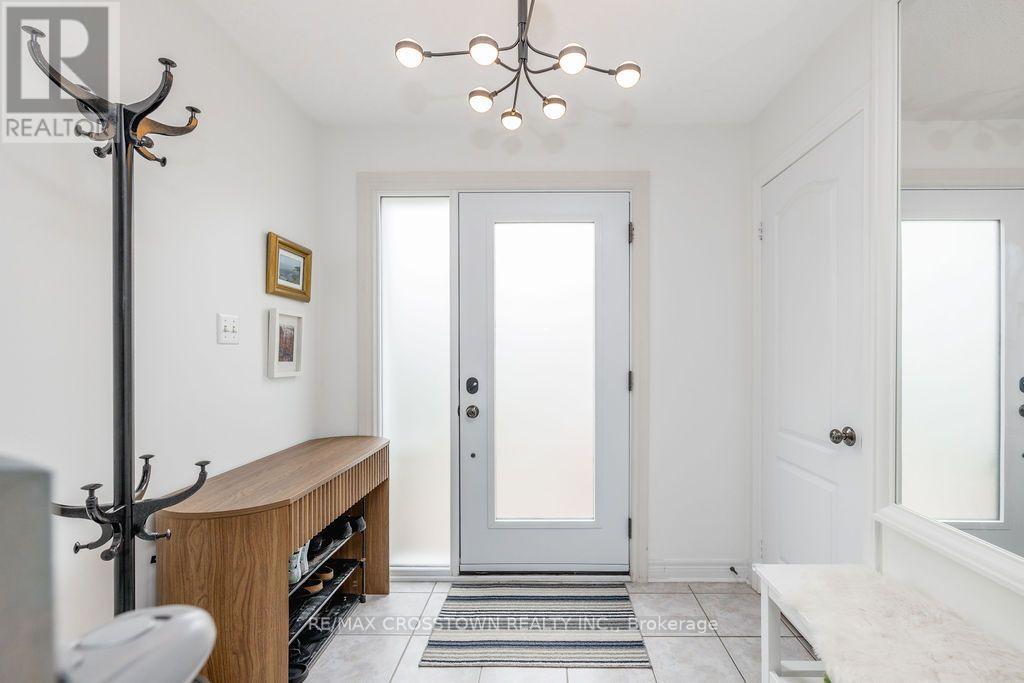 76 Breeze Drive, Bradford West Gwillimbury, ON photo 2