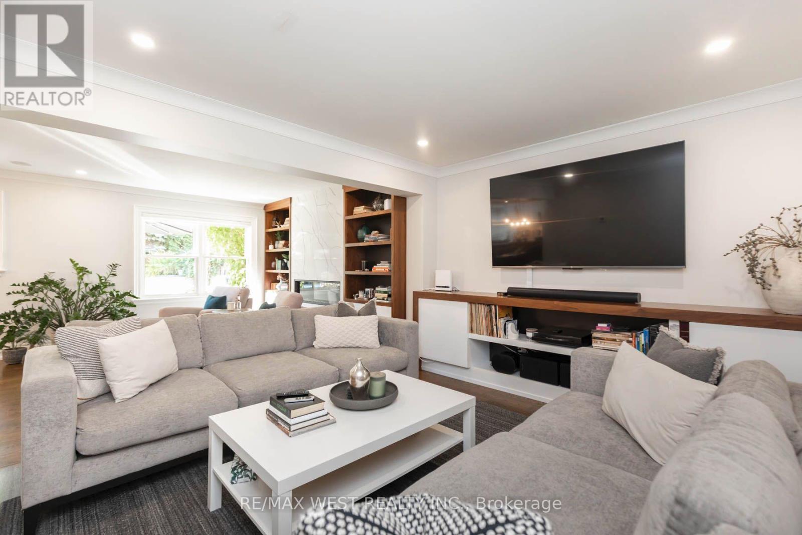 49 Winterton Drive, Toronto, ON photo 3
