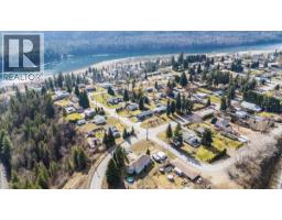 Kitchen - 601 12th Avenue, Genelle, BC V0G1G0 Photo 11