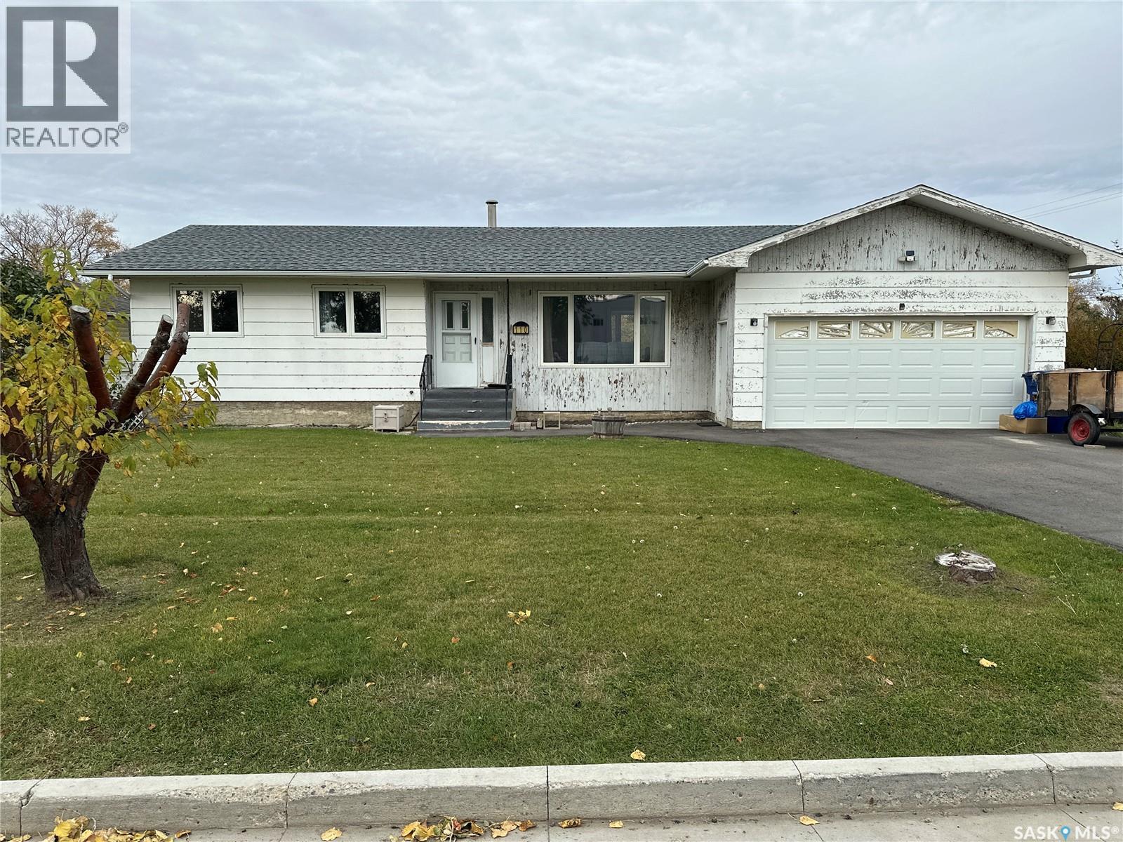 110 Railway AVENUE, Rosthern