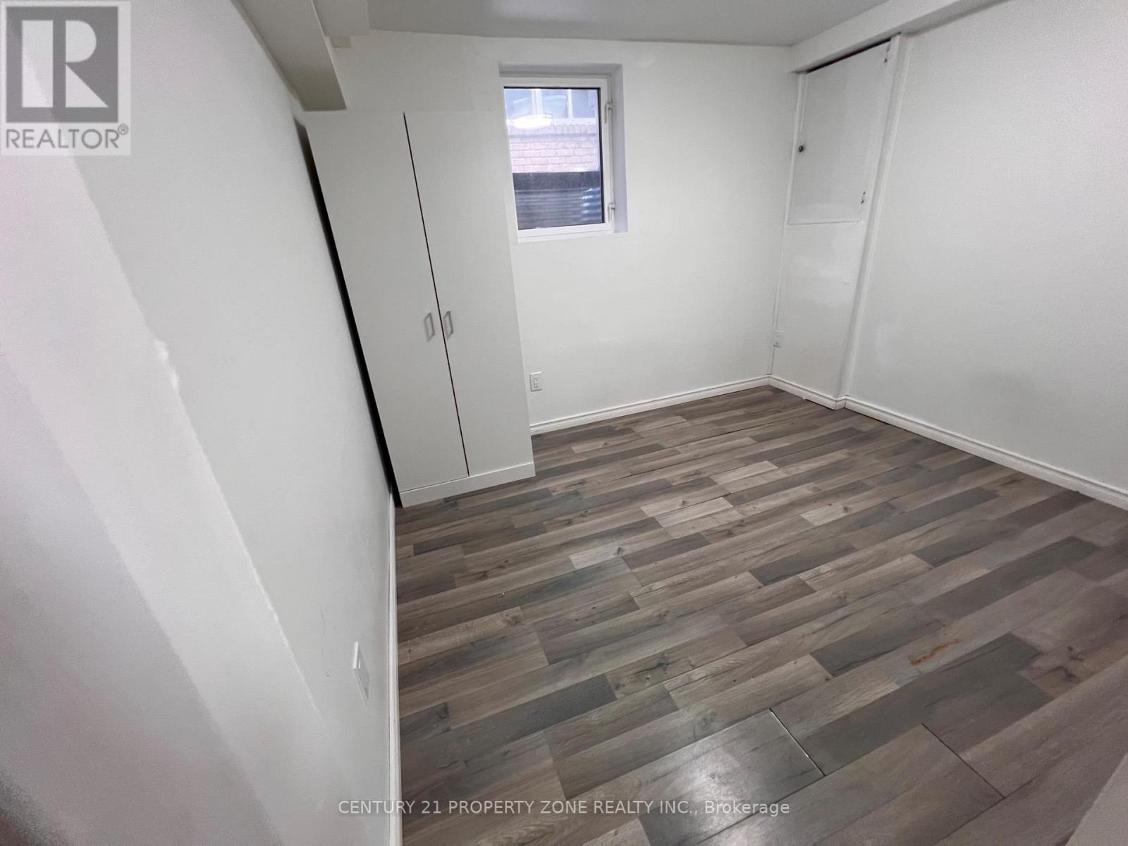 6 Roehampton Crescent West — photo 10