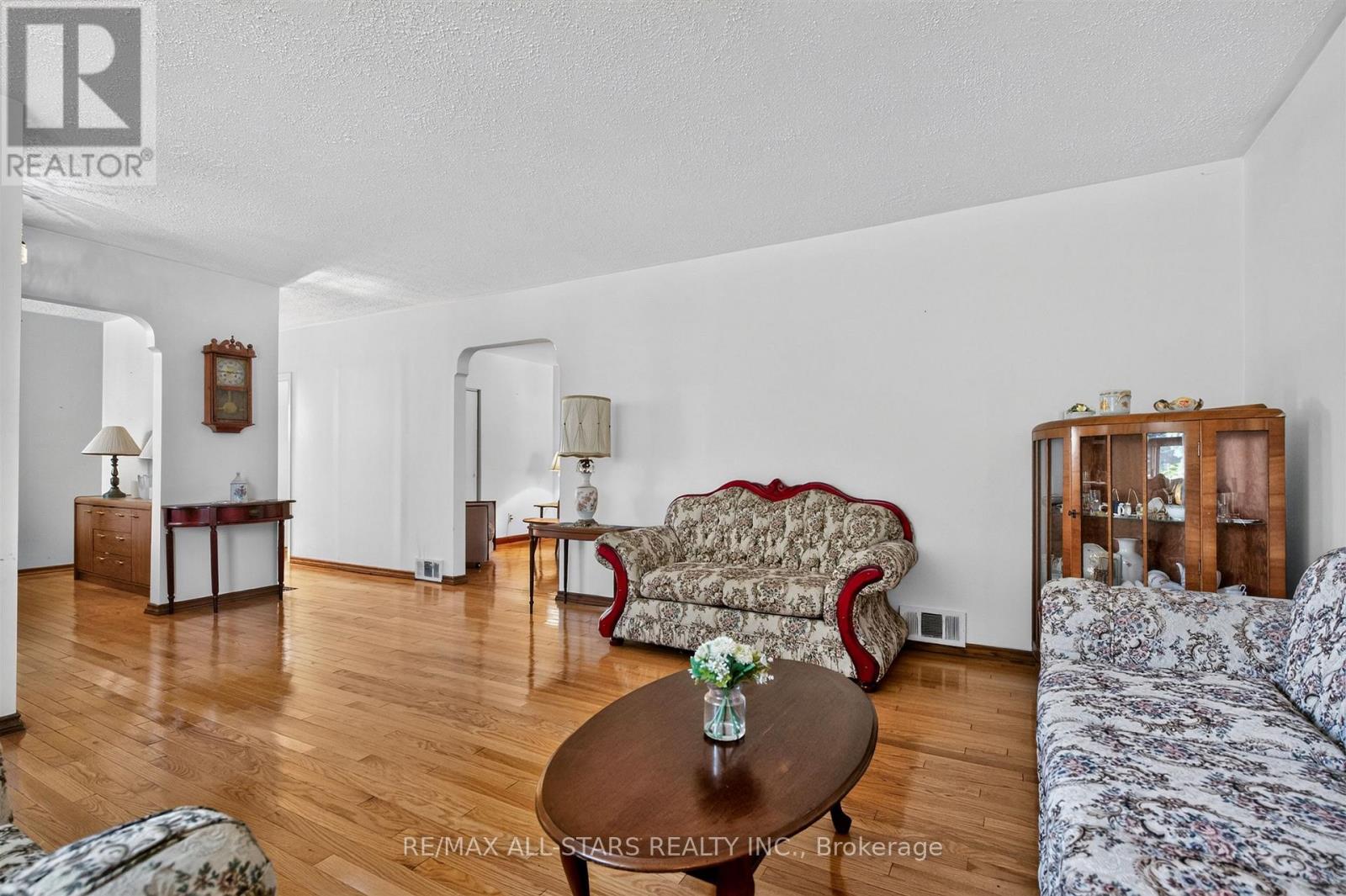 12 Adanac Drive, Toronto, ON photo 6