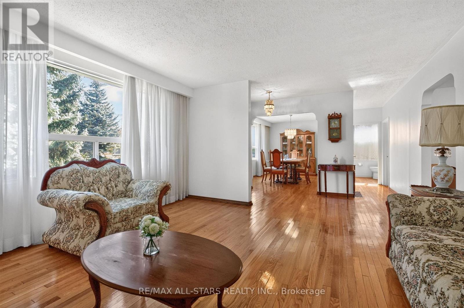 12 Adanac Drive, Toronto, ON photo 8