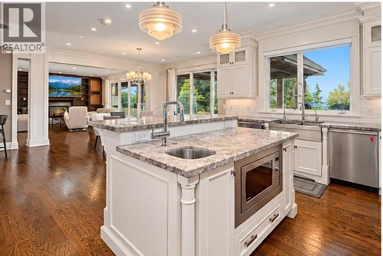 2638 QUEENS AVENUE, West Vancouver - Image 1