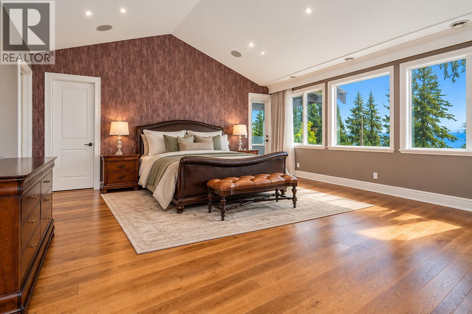 2638 QUEENS AVENUE, West Vancouver - Image 1