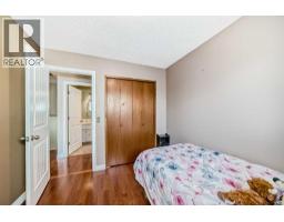 52 Beacham Road NW - photo 15