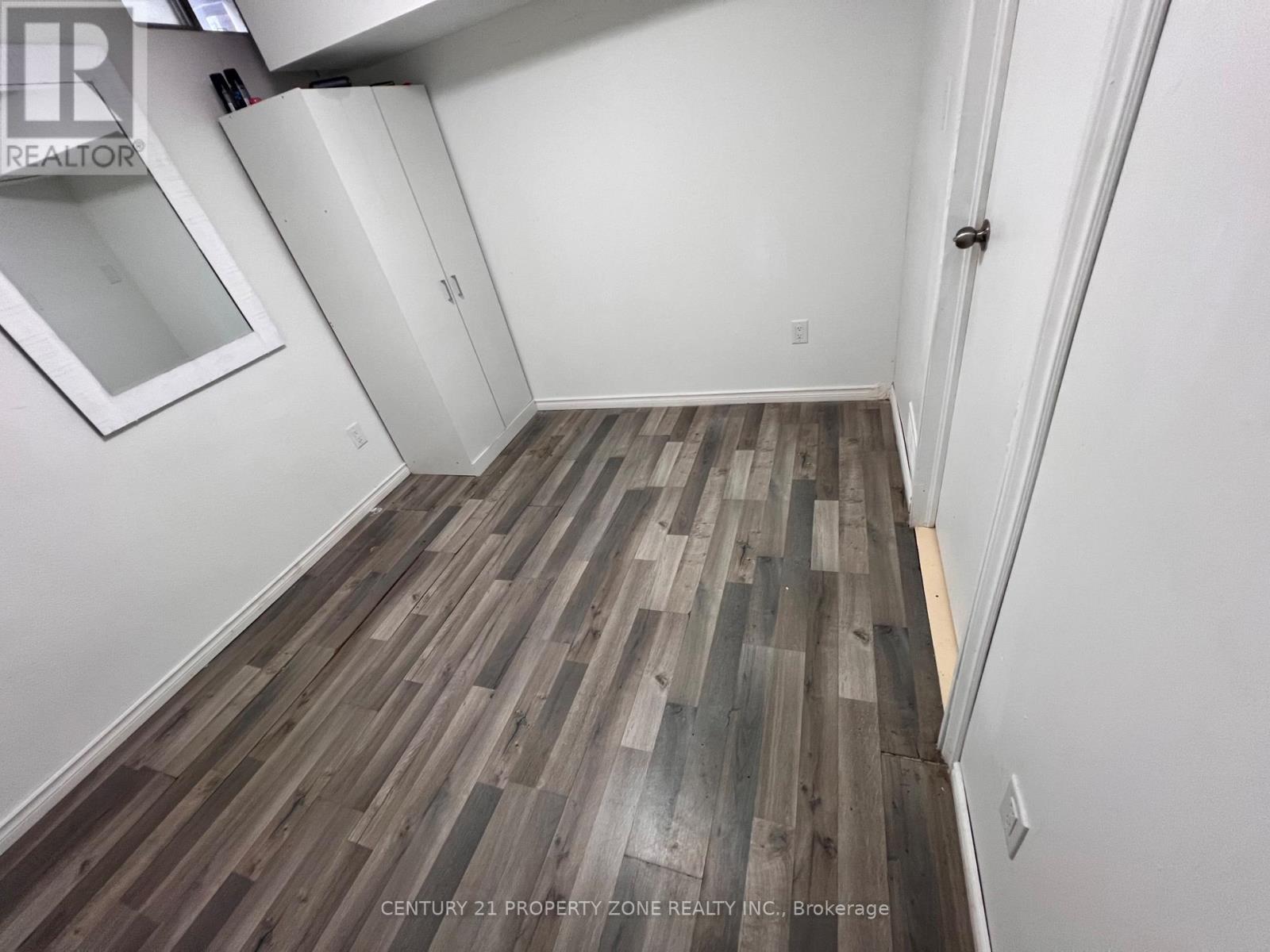 6 Roehampton Crescent West — photo 12