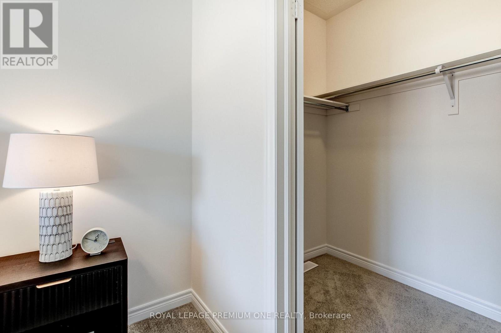 849 Hickory Crescent — photo 24