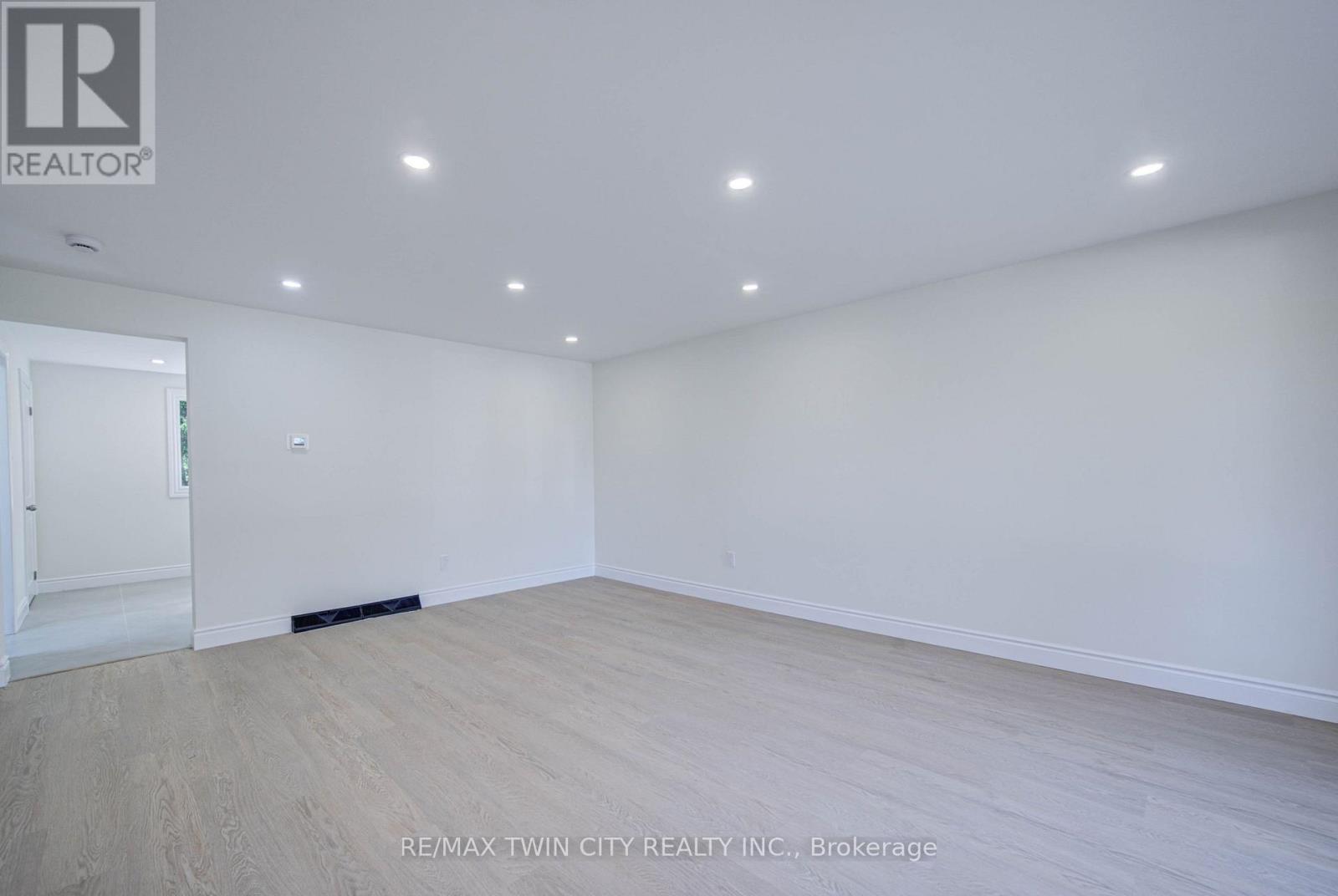 210 Ferguson Avenue, Cambridge, ON photo 8