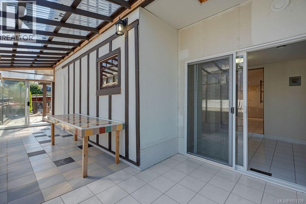 3234 Douglas St - 32