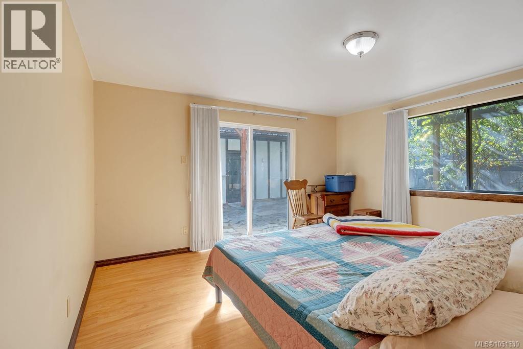 3234 Douglas St - 40