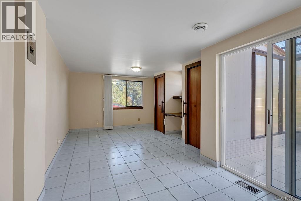 3234 Douglas St - 48