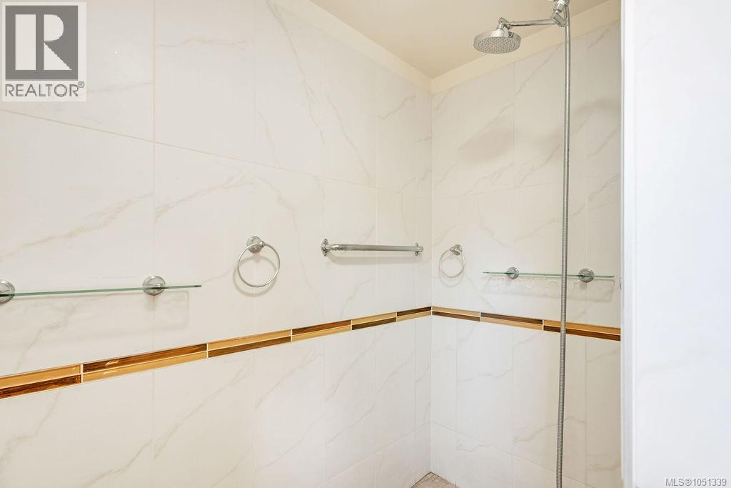 3234 Douglas St - 44