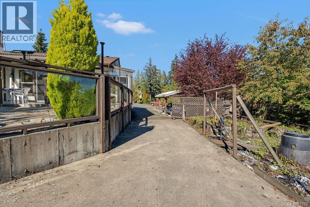 3234 Douglas St - 70