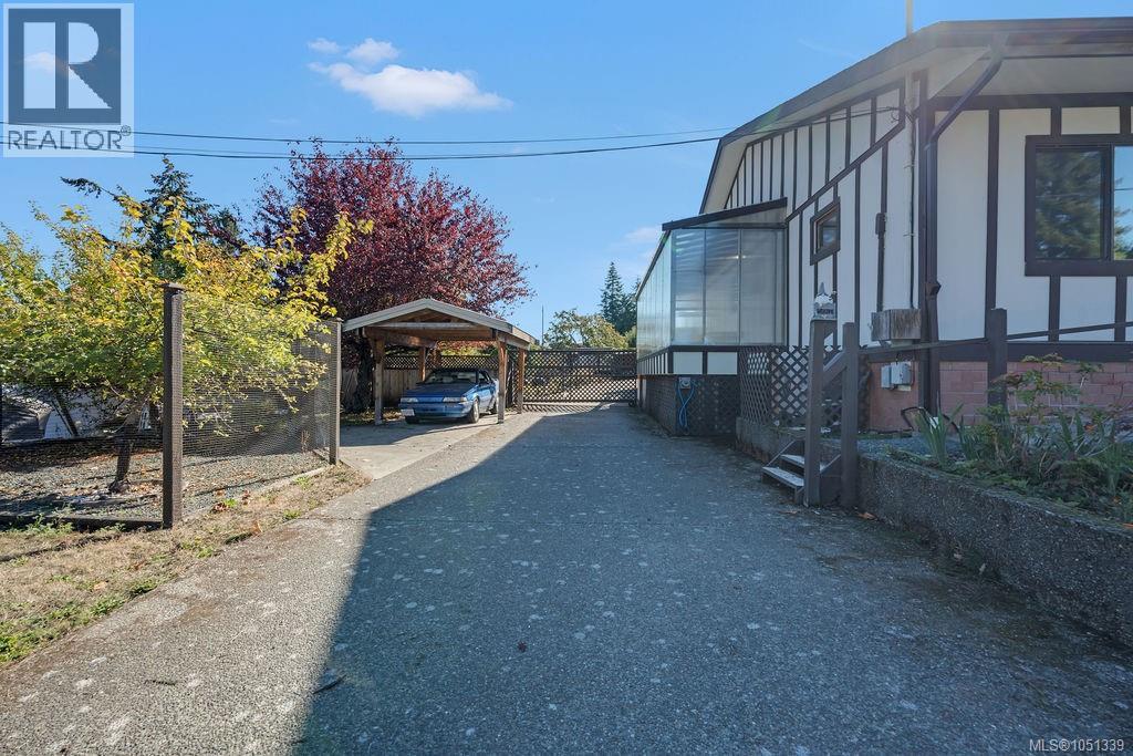 3234 Douglas St - 72