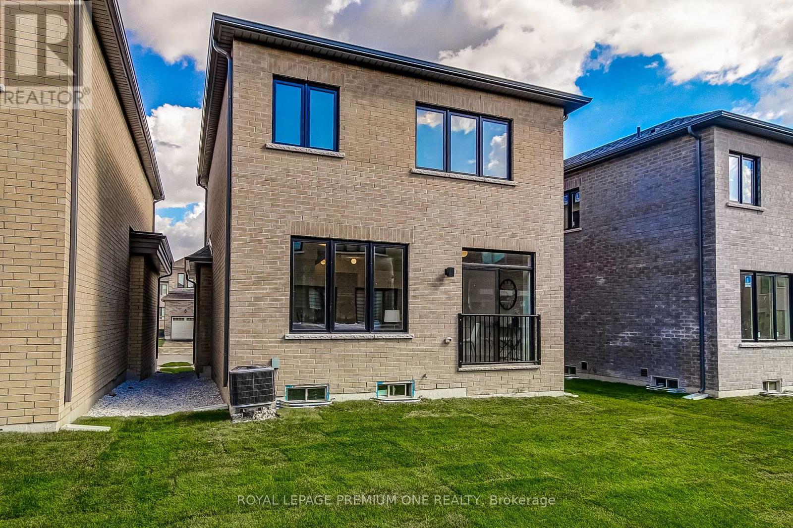 393 KENNEDY CIRCLE W - 34