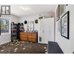 809 68 Avenue SW - photo 12