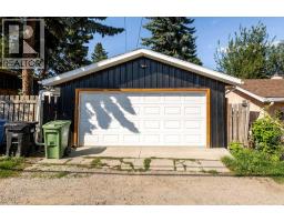 809 68 Avenue SW - photo 26