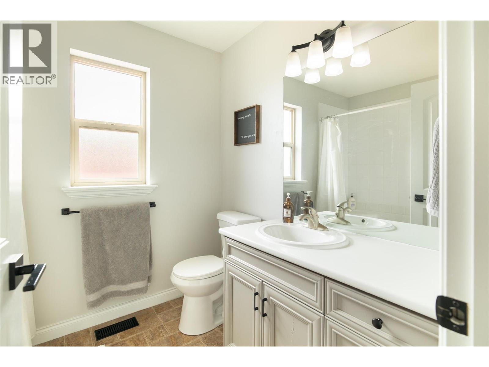 319 McCarren Avenue, Kelowna