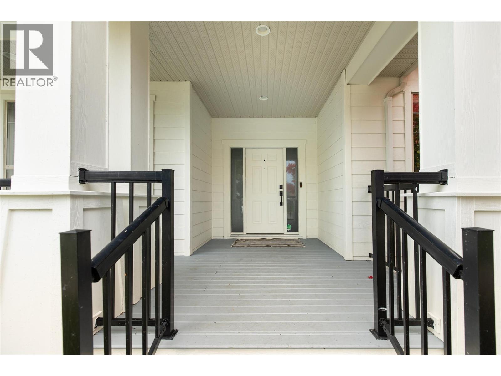 319 McCarren Avenue, Kelowna