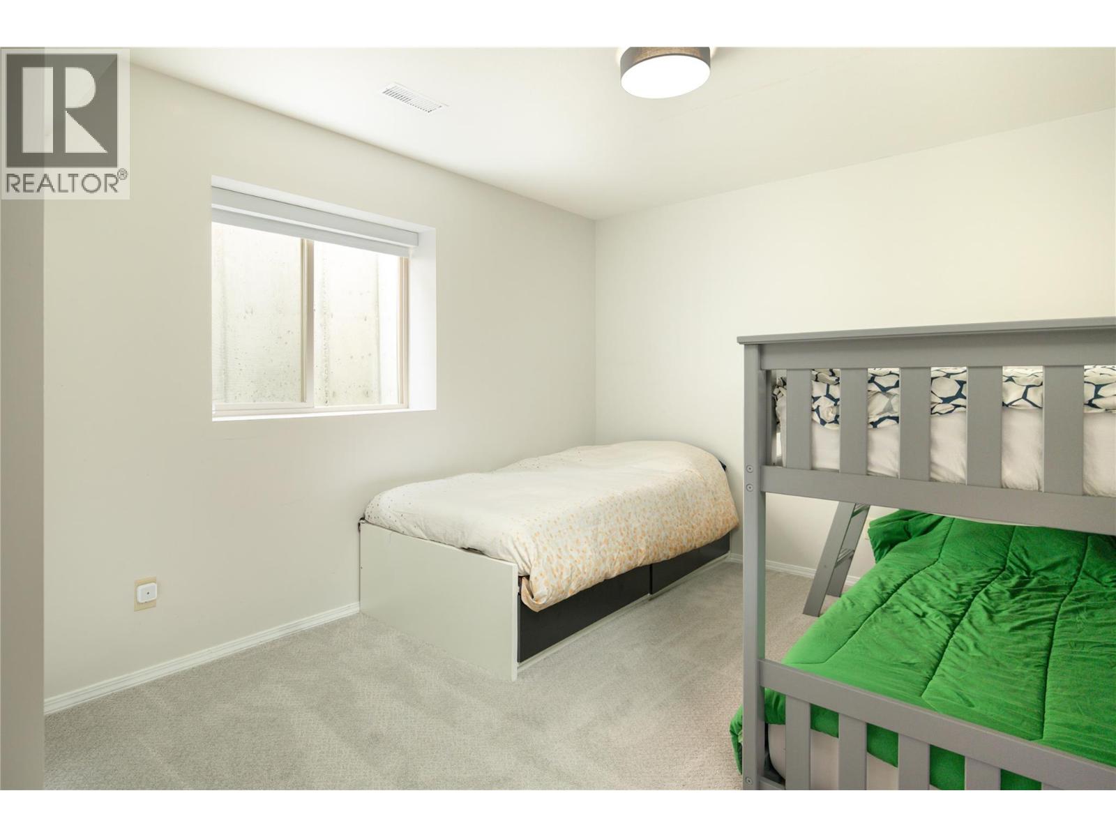 319 McCarren Avenue, Kelowna