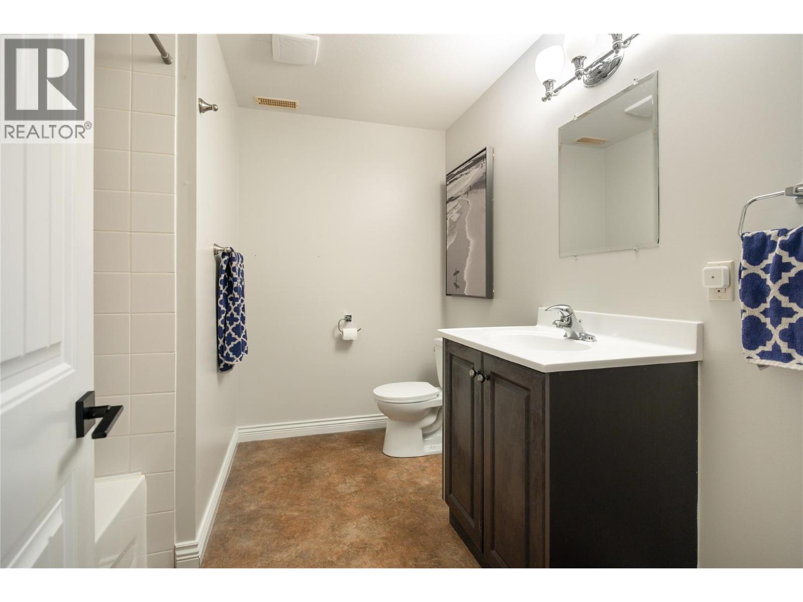 319 McCarren Avenue, Kelowna
