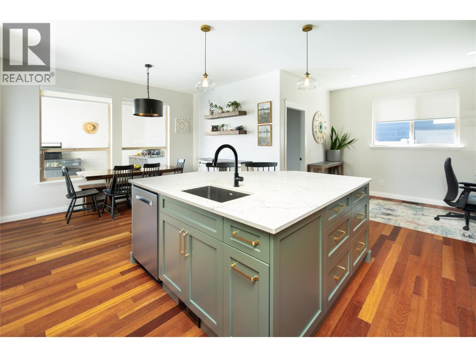 319 McCarren Avenue, Kelowna