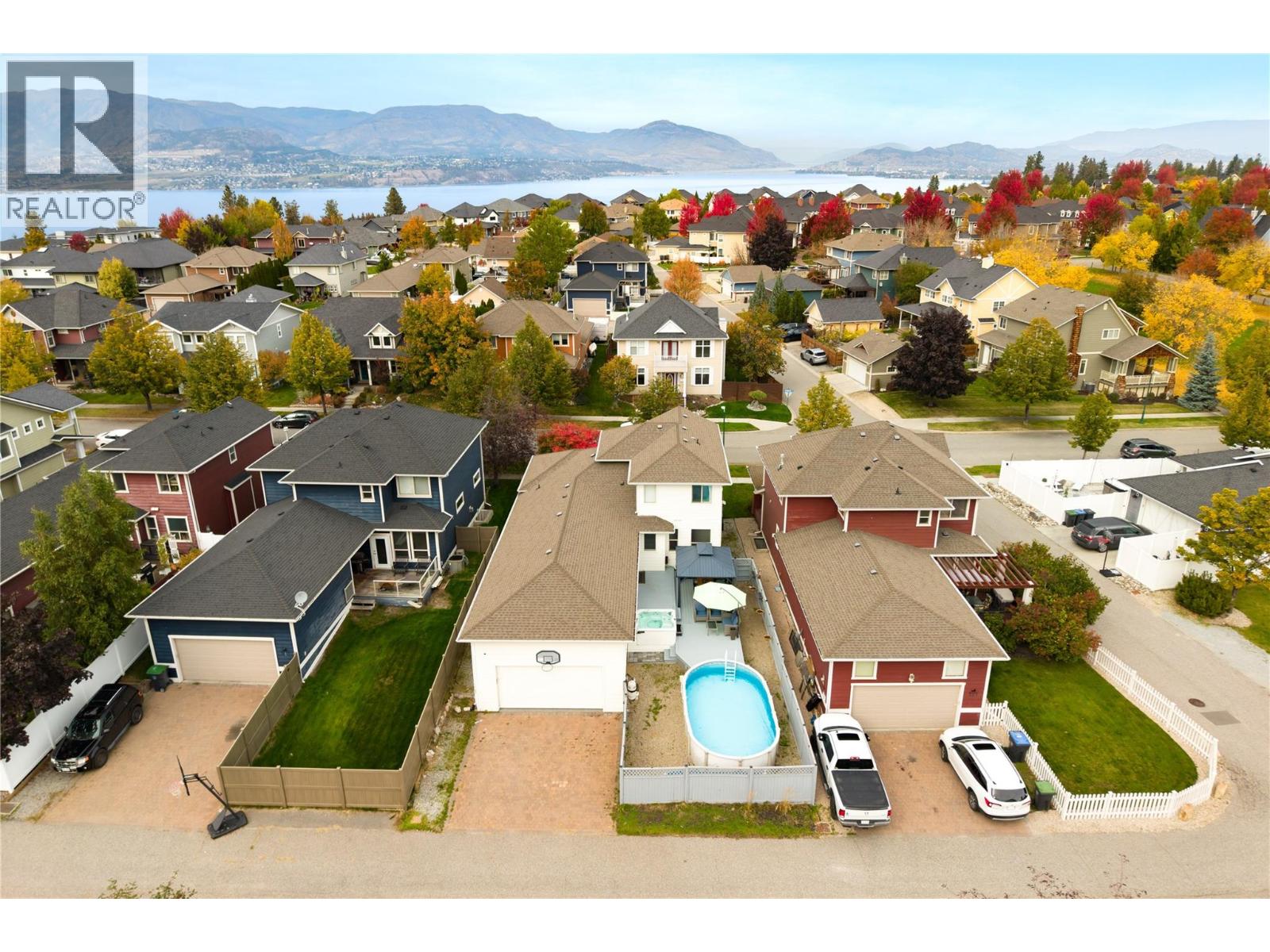 319 McCarren Avenue, Kelowna
