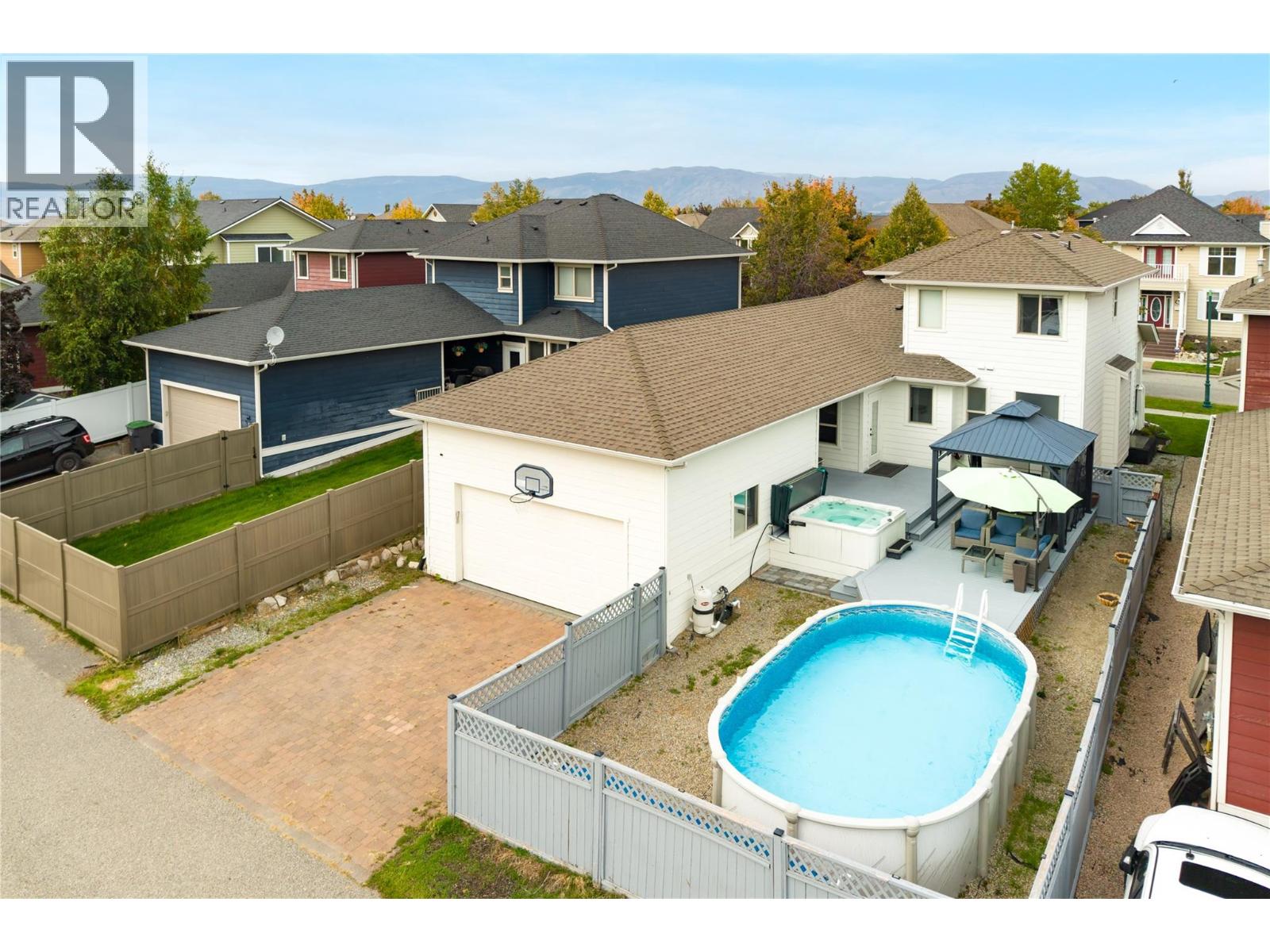 319 McCarren Avenue, Kelowna