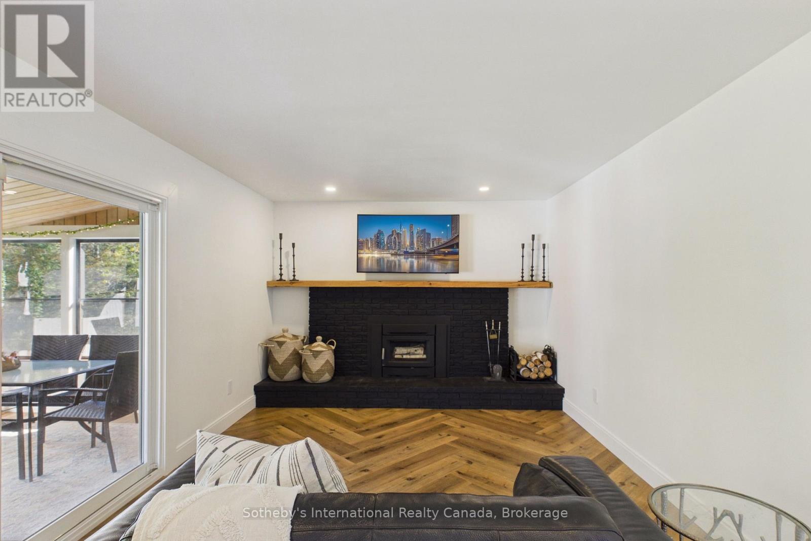 1229 Miriam Drive — photo 8