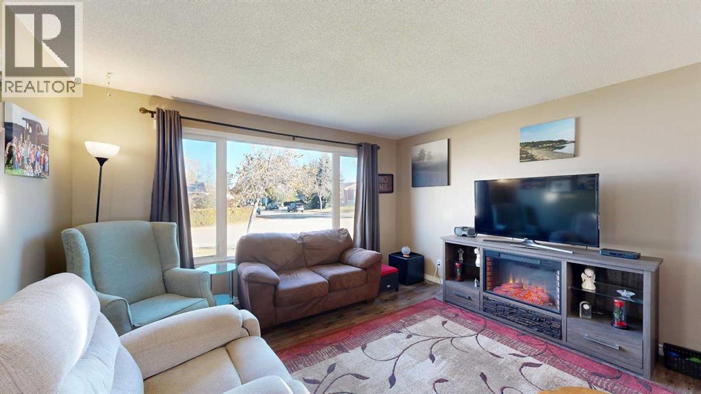 Listing photo – 4002 58 Street, Stettler
