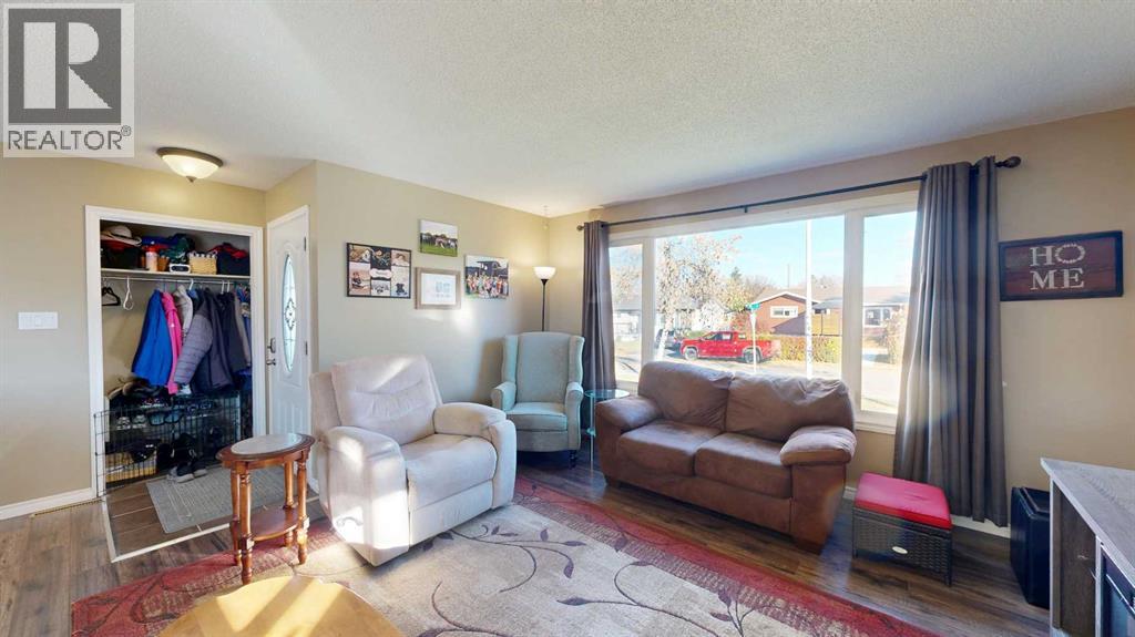 Listing photo – 4002 58 Street, Stettler