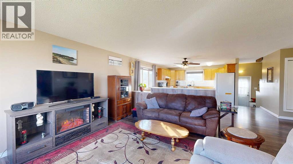 Listing photo – 4002 58 Street, Stettler