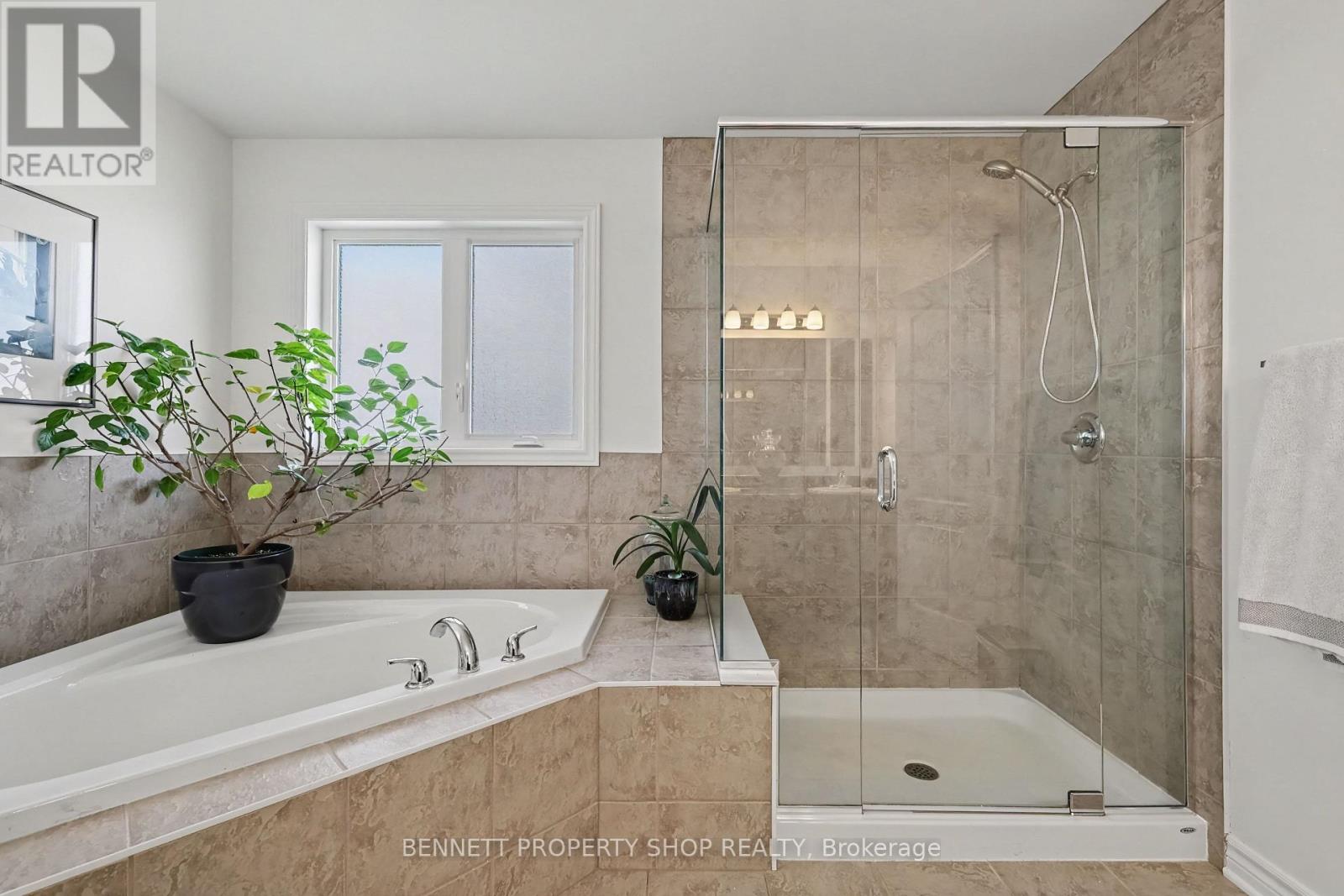 1063 NORTHGRAVES CRESCENT - 14