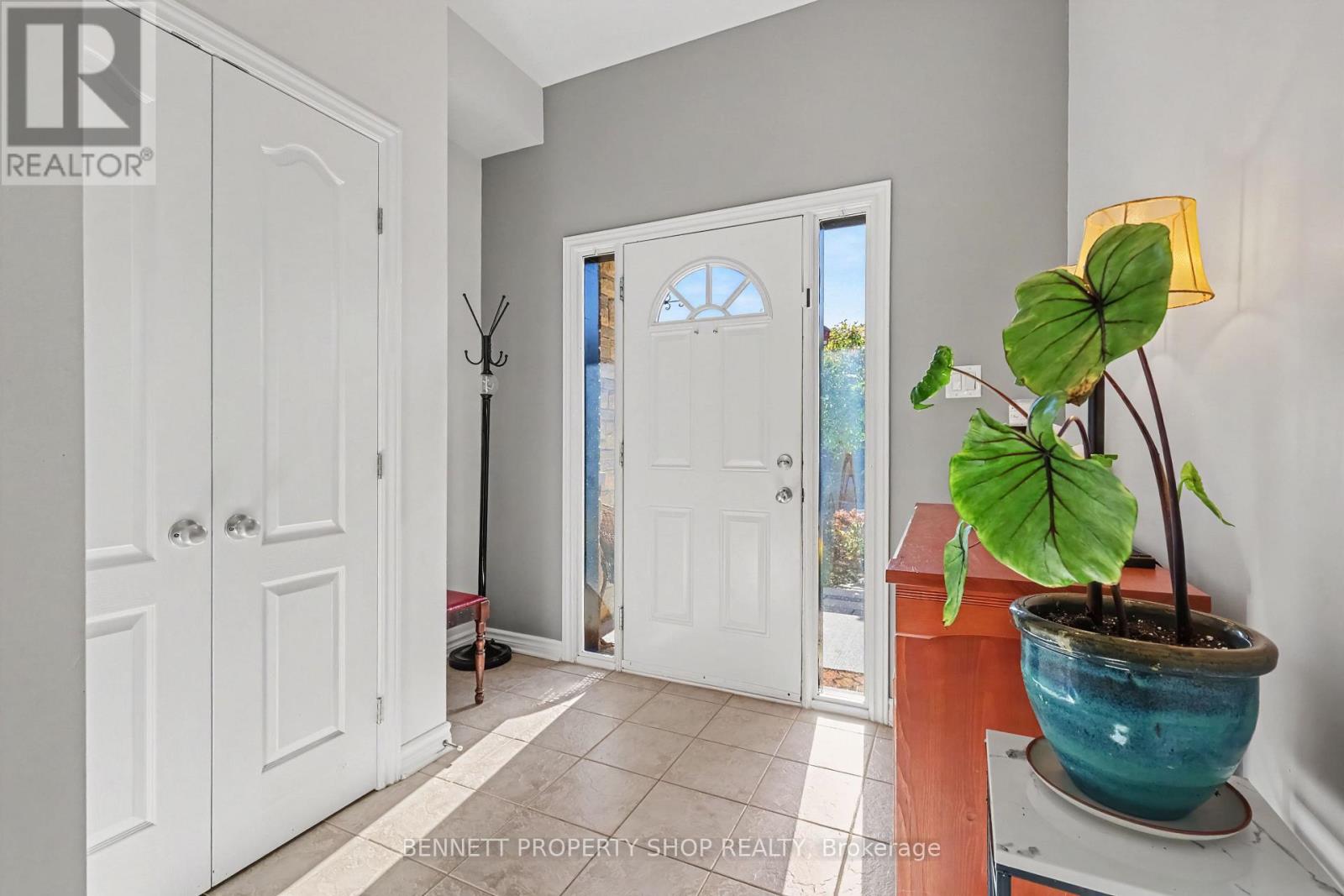 1063 NORTHGRAVES CRESCENT - 2