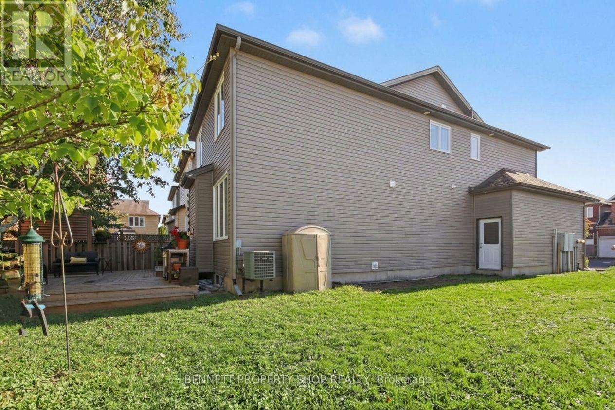 1063 Northgraves Crescent — photo 20